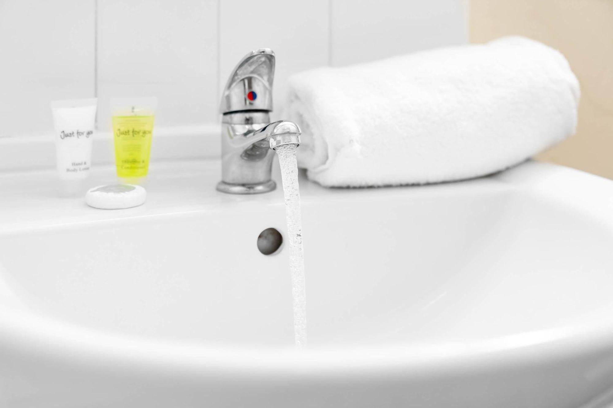 Two Bedroom Apartment - Single Beds - Accommodates 3 - Street Parking - Top Rated -Wbb West Bromwich Zewnętrze zdjęcie