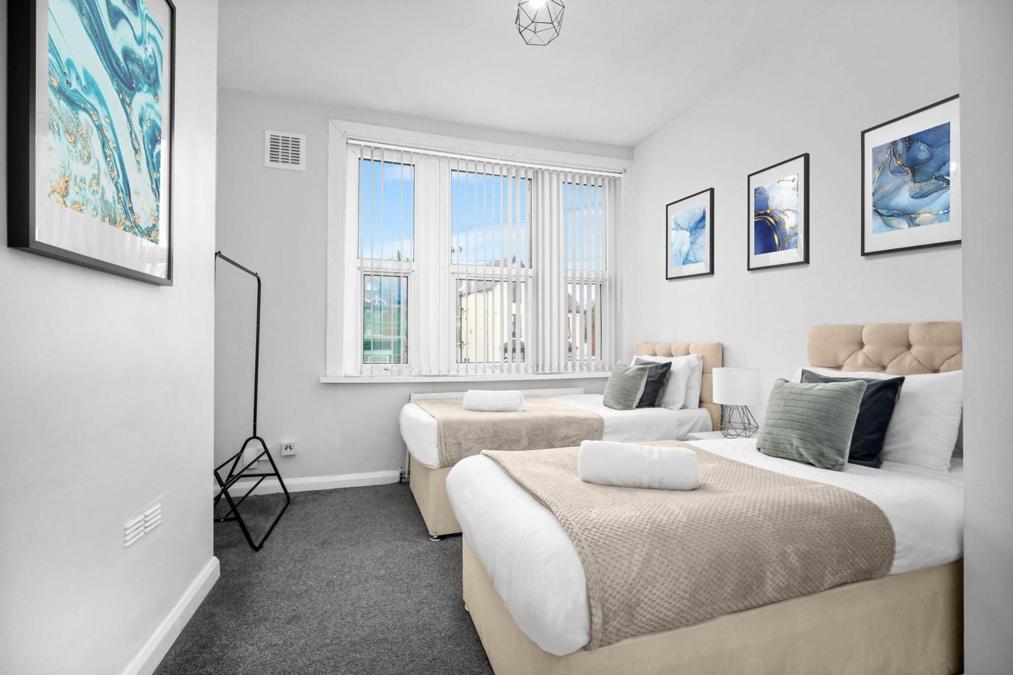 Two Bedroom Apartment - Single Beds - Accommodates 3 - Street Parking - Top Rated -Wbb West Bromwich Zewnętrze zdjęcie