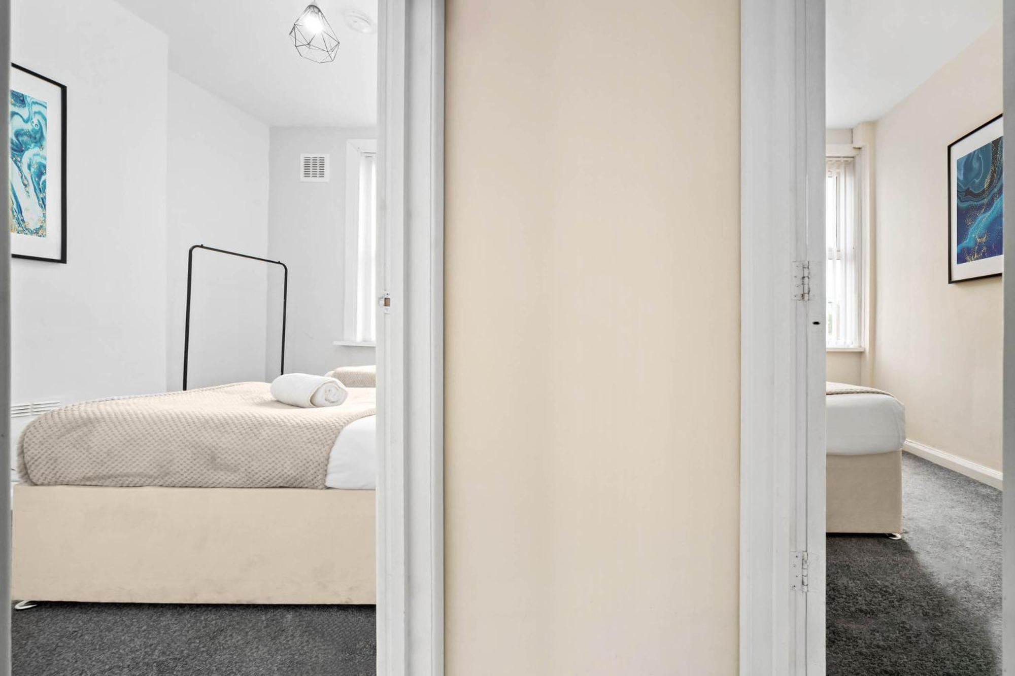 Two Bedroom Apartment - Single Beds - Accommodates 3 - Street Parking - Top Rated -Wbb West Bromwich Zewnętrze zdjęcie