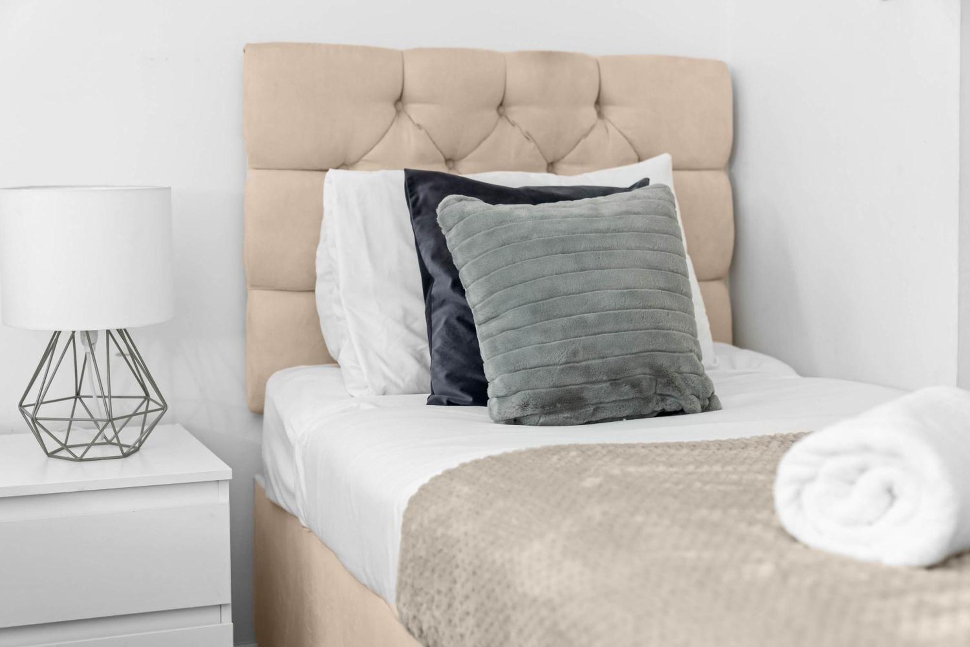 Two Bedroom Apartment - Single Beds - Accommodates 3 - Street Parking - Top Rated -Wbb West Bromwich Zewnętrze zdjęcie