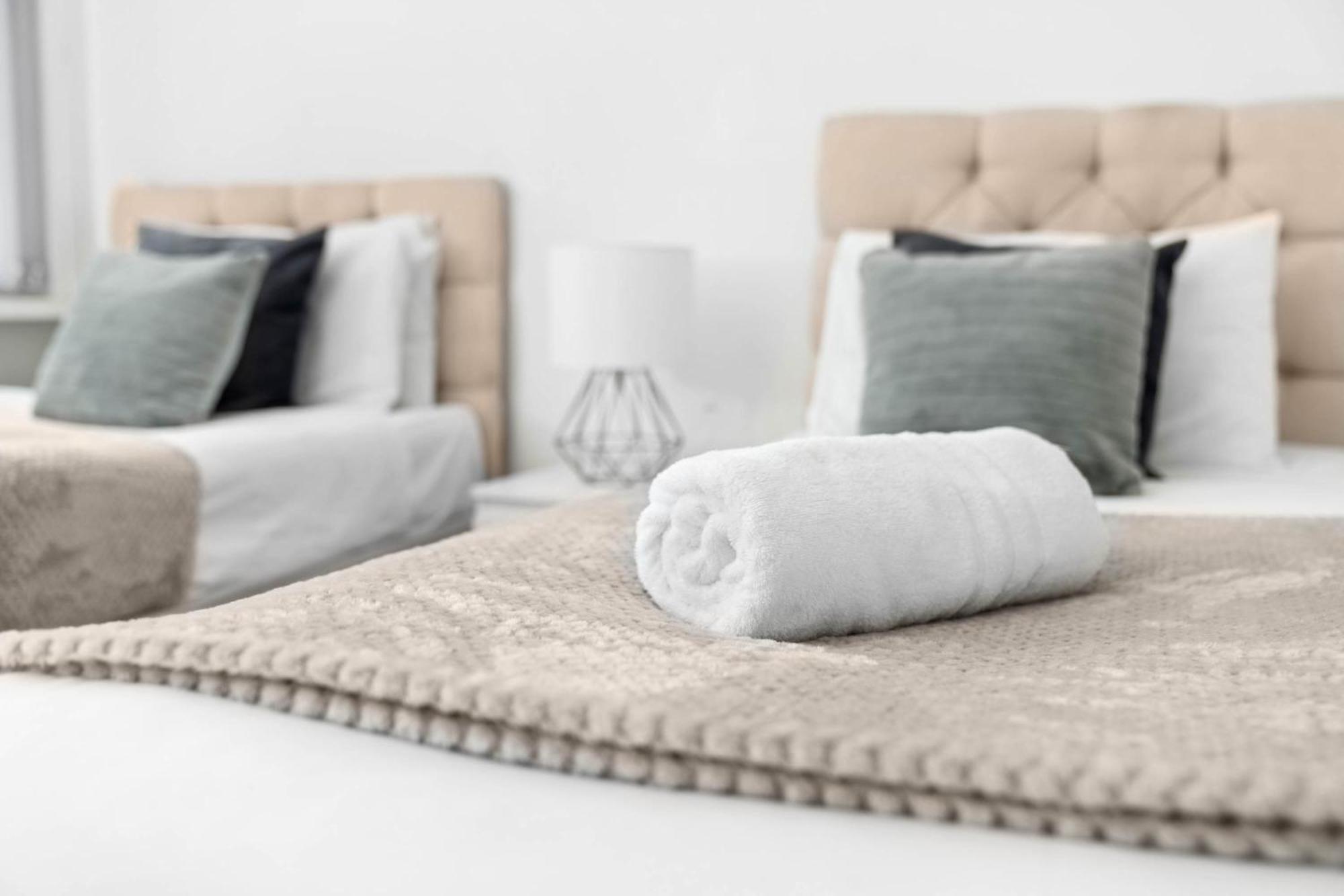 Two Bedroom Apartment - Single Beds - Accommodates 3 - Street Parking - Top Rated -Wbb West Bromwich Zewnętrze zdjęcie