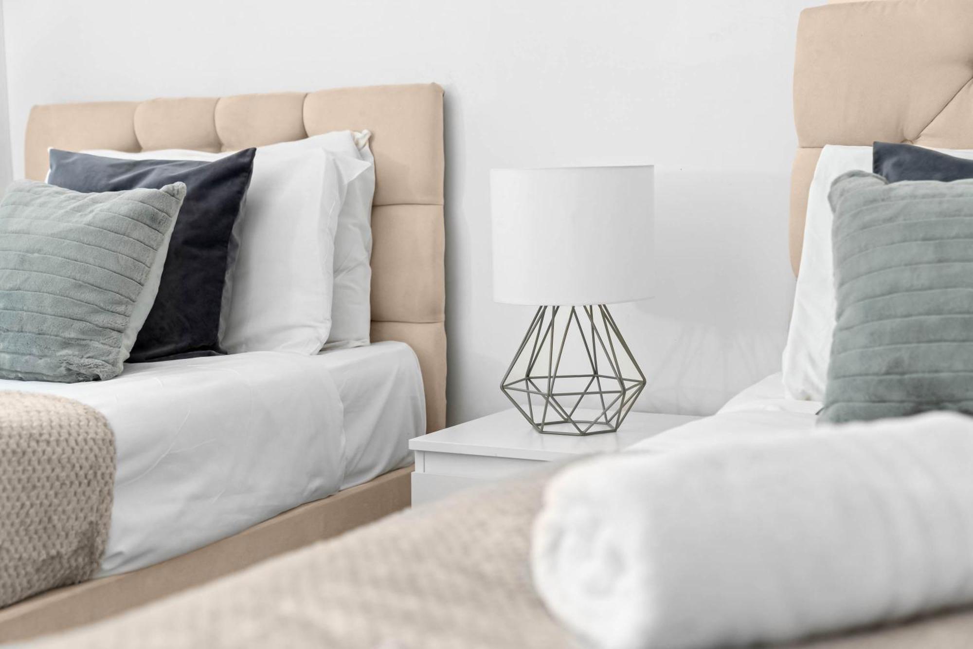 Two Bedroom Apartment - Single Beds - Accommodates 3 - Street Parking - Top Rated -Wbb West Bromwich Zewnętrze zdjęcie